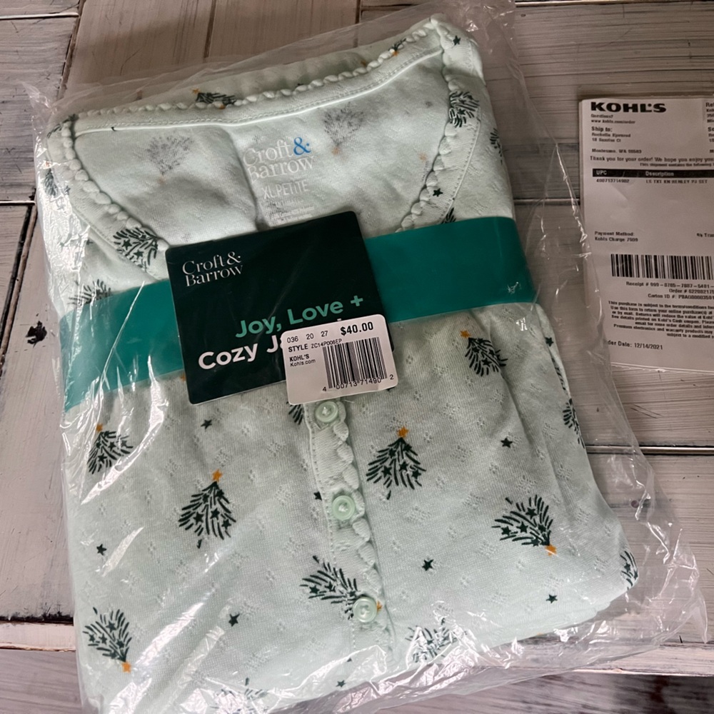 Pj xl women green with trees. 🌲
